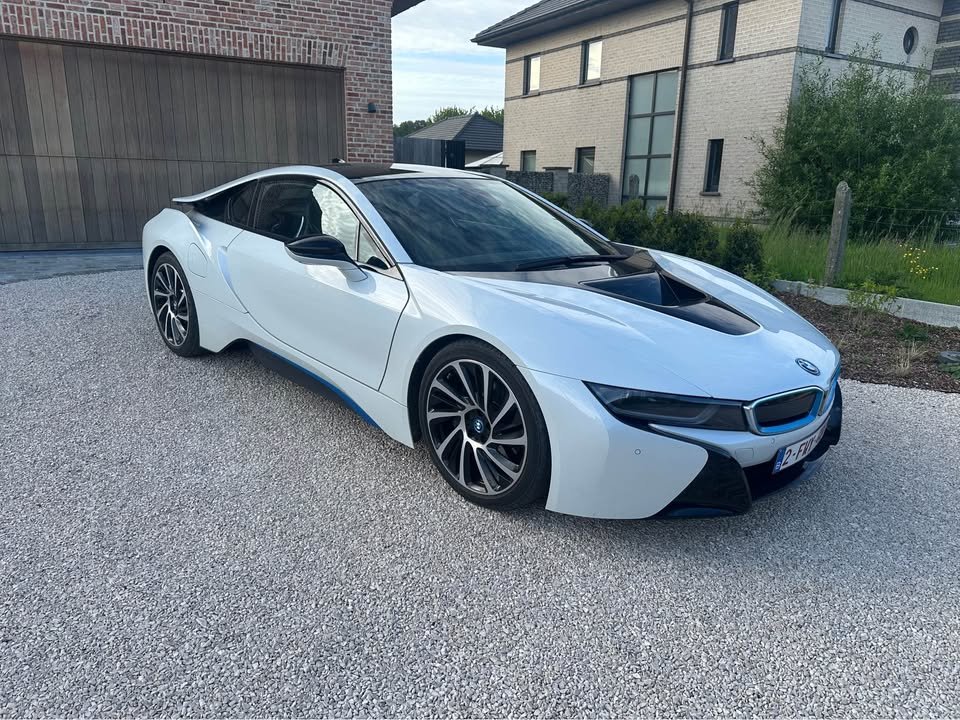 BMW I8 in Nieuwstraat!!!