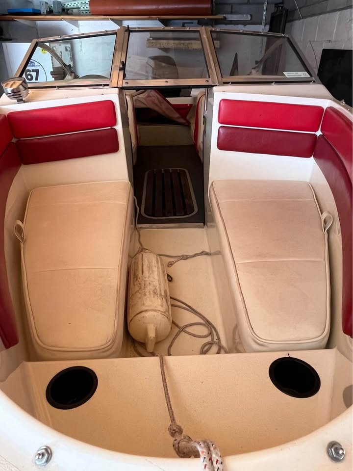Bateau à moteur