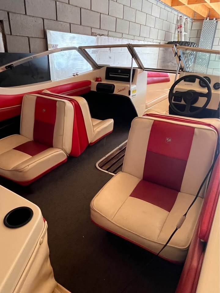 Bateau à moteur