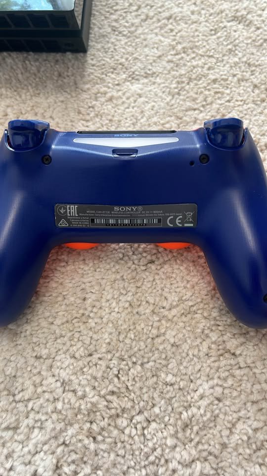 Ps4 à vendre avec manette 500go