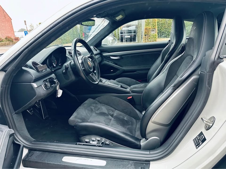Porsche GT4 49000km