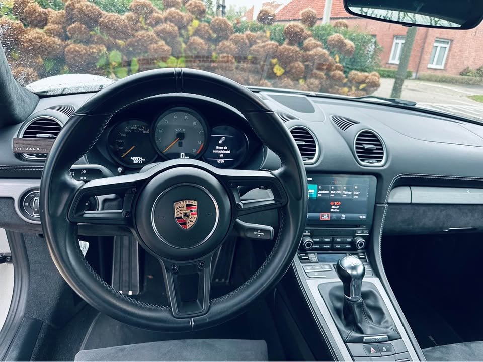 Porsche GT4 49000km
