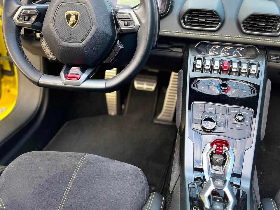 Lamborghini Huracan spyder couleur AD PERSONAM très rare état neuf