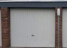 Garage à louer situé sur Herstal.  Sur un site sécurisé. 90 euros par 